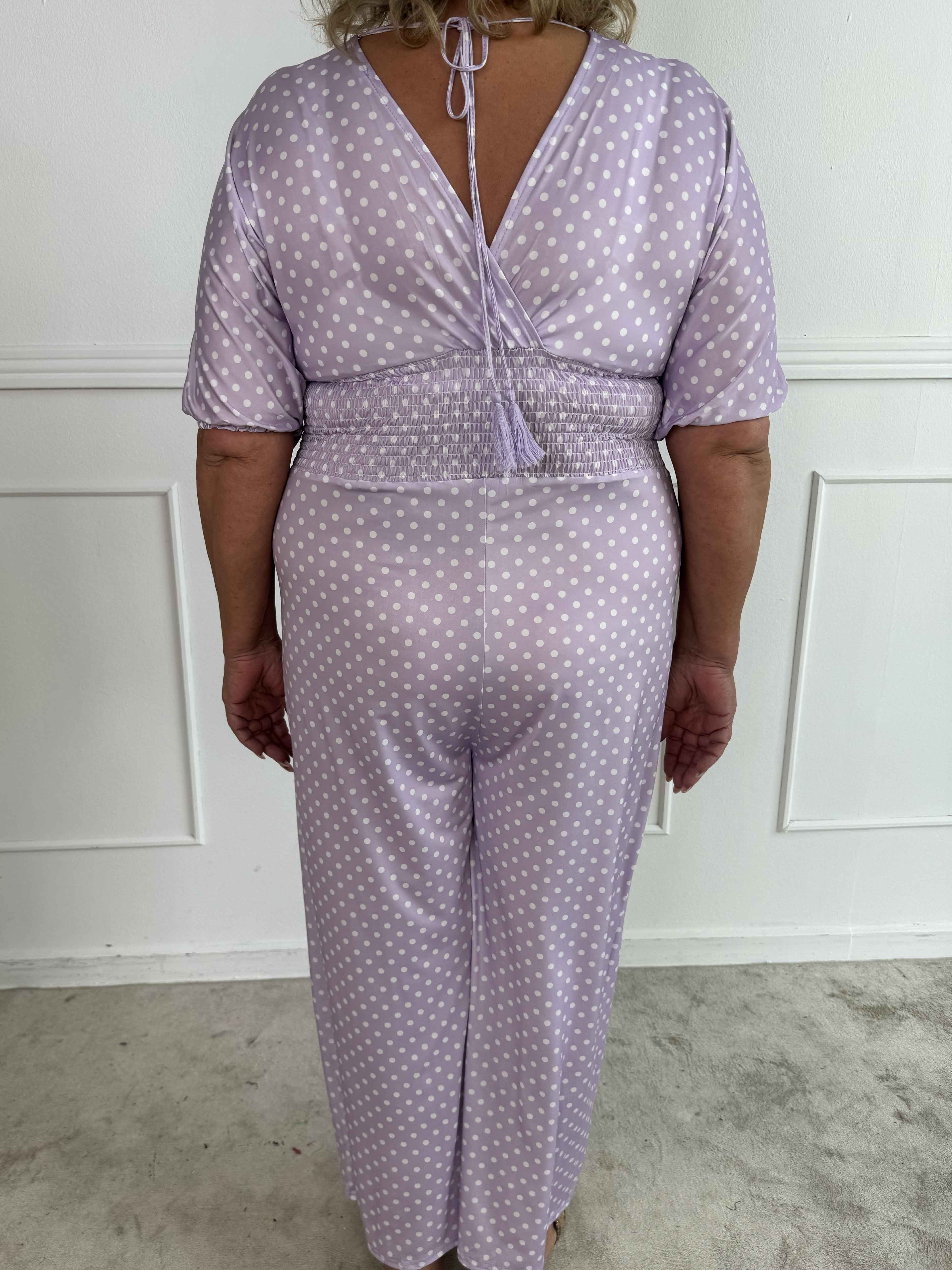 Grace - Stretchig plus size jumpsuit med vita prickar